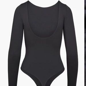 Aritzia Babaton Contour Boatneck Bodysuit